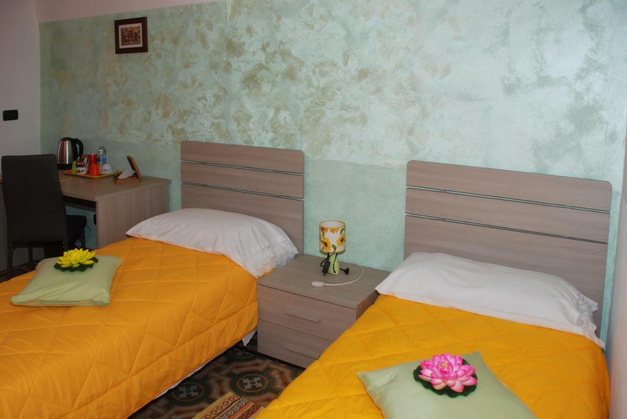 La Cascina Bed & Breakfast Aglie ภายนอก รูปภาพ